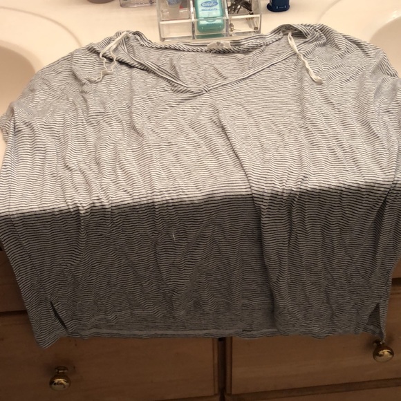 Zara Tee - Picture 2 of 3